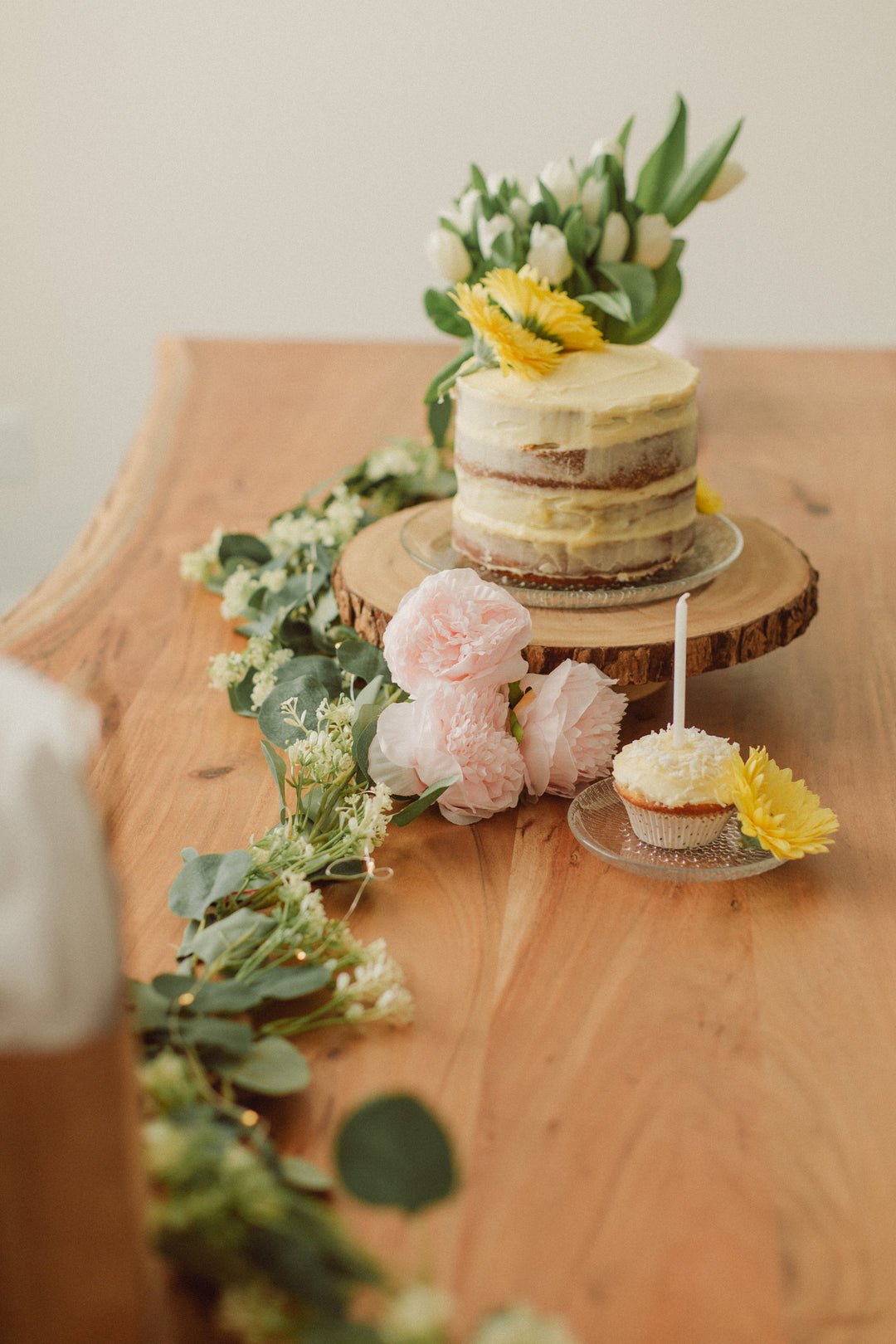 Eucalyptus + Mini Flower Garland (artificial)